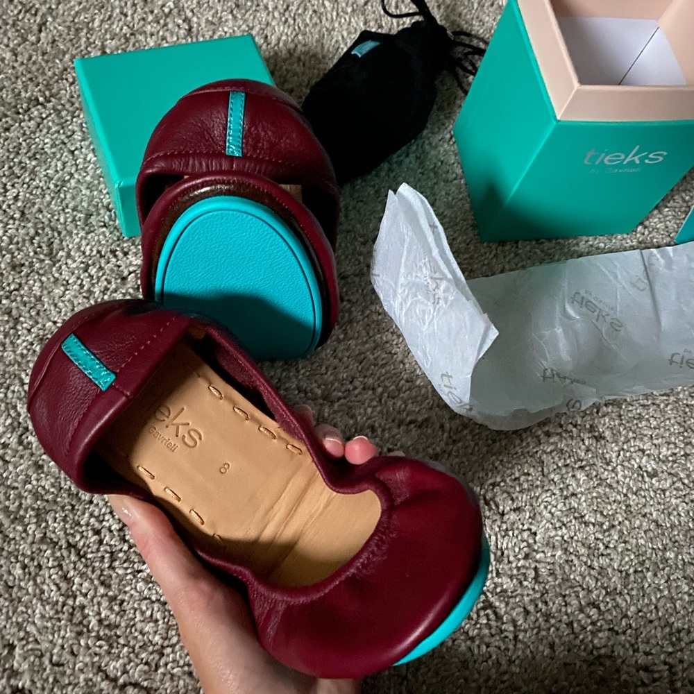 Tieks ‘NWT’ Burgundy Flats Size 8. Original packaging&carrying bag. Never worn.